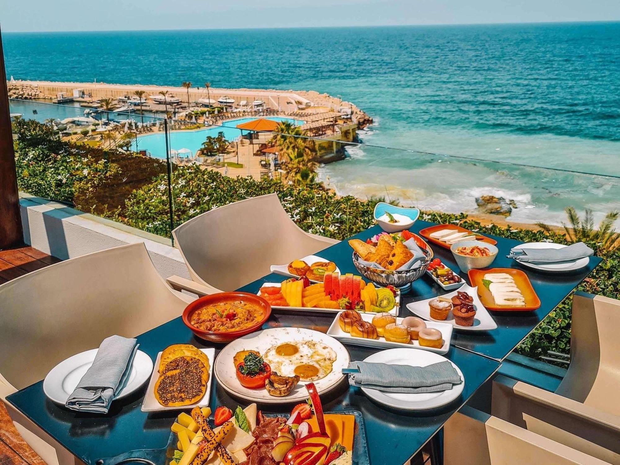 Moevenpick Hotel Бейрут Экстерьер фото