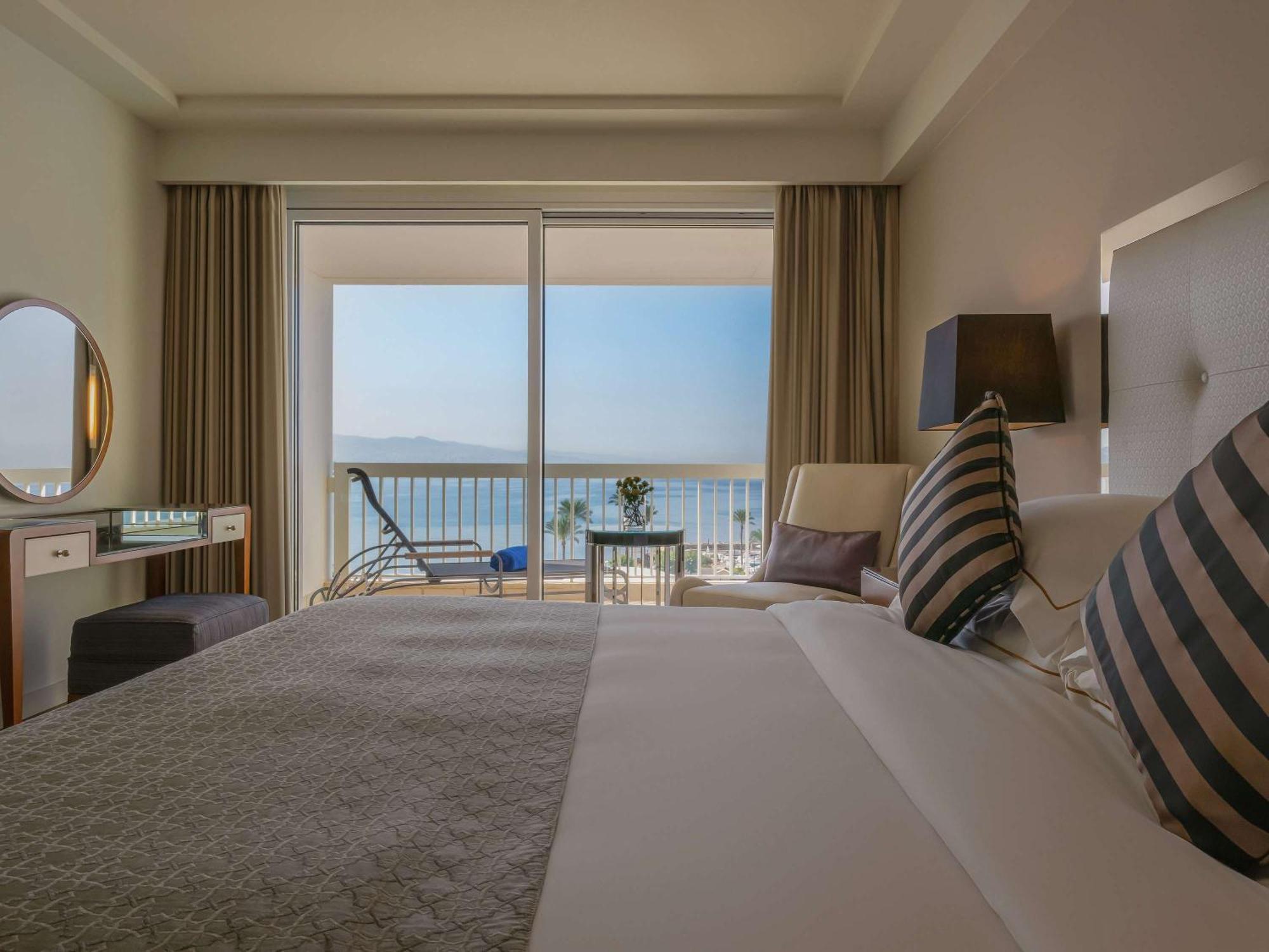 Moevenpick Hotel Бейрут Экстерьер фото