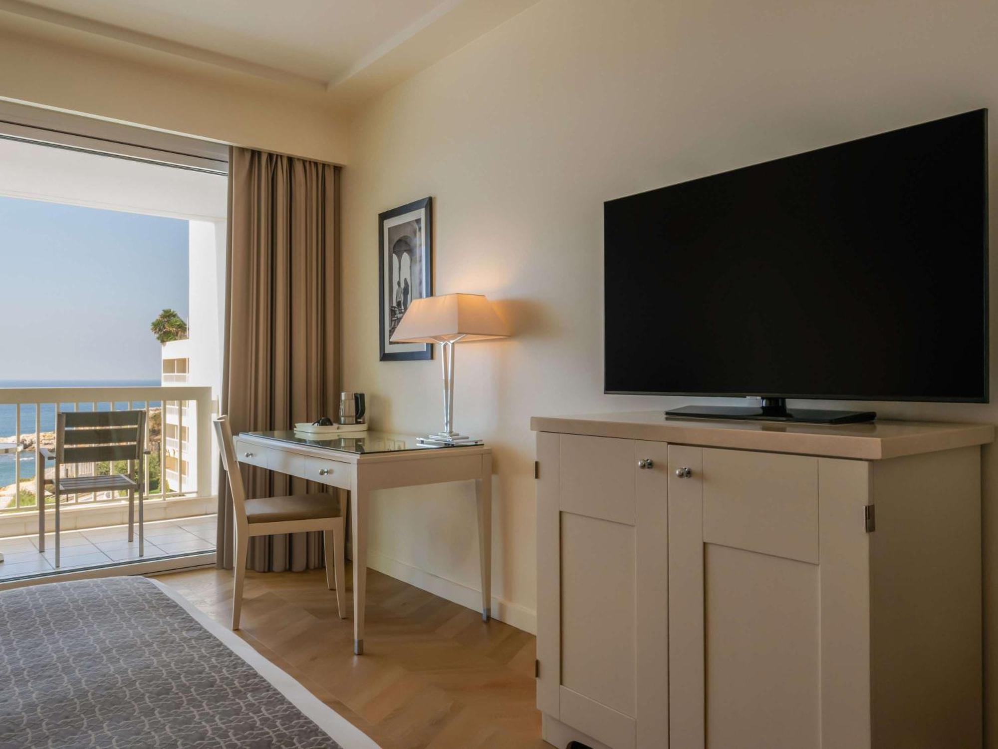 Moevenpick Hotel Бейрут Экстерьер фото