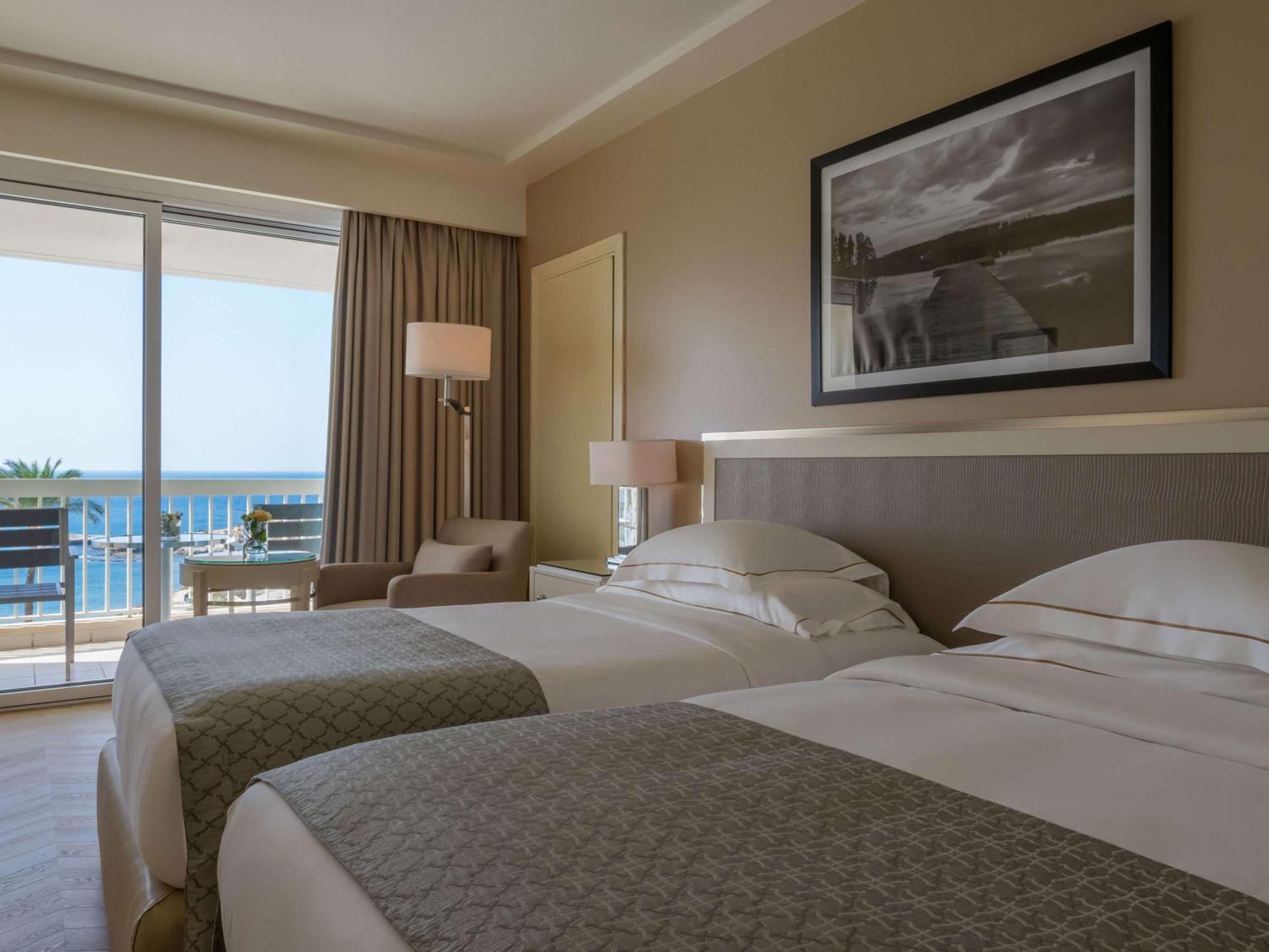 Moevenpick Hotel Бейрут Экстерьер фото