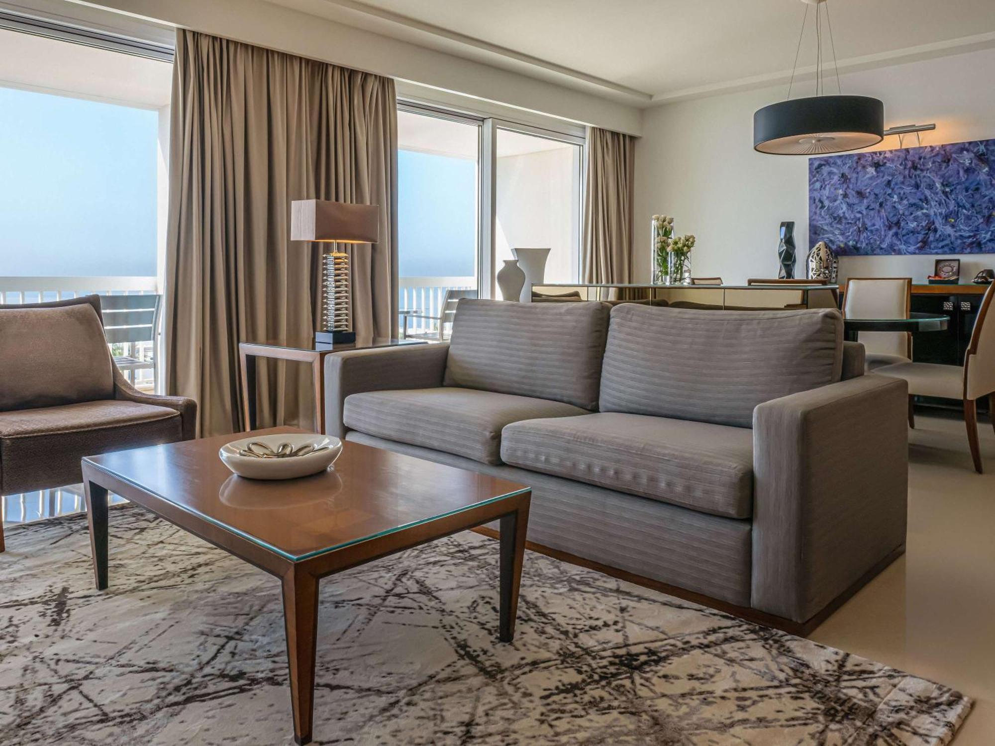 Moevenpick Hotel Бейрут Экстерьер фото