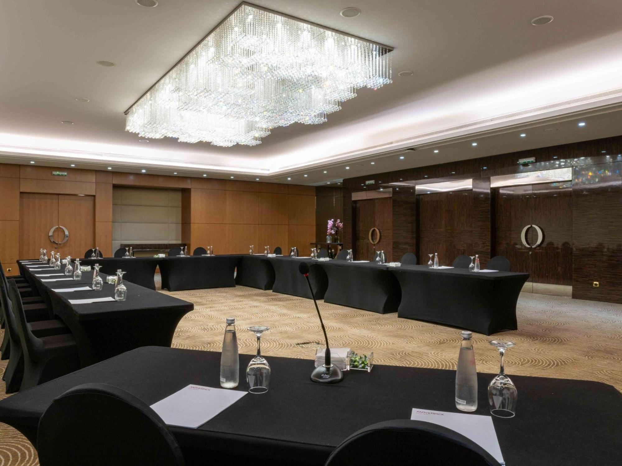 Moevenpick Hotel Бейрут Экстерьер фото