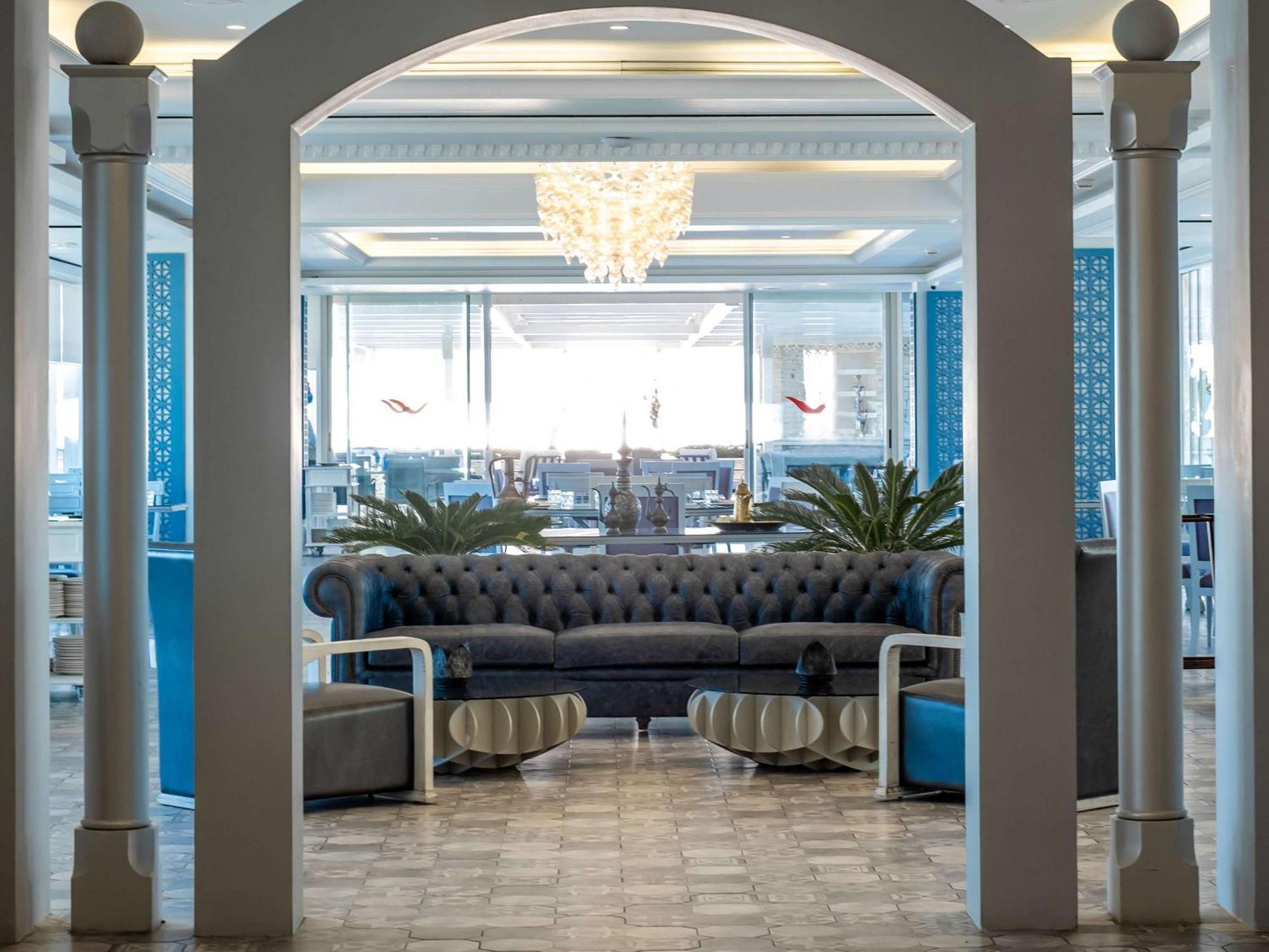 Moevenpick Hotel Бейрут Экстерьер фото