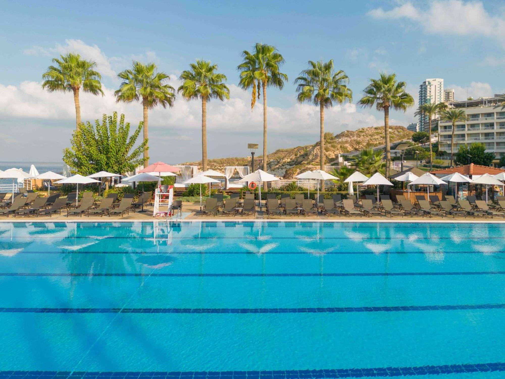 Moevenpick Hotel Бейрут Экстерьер фото
