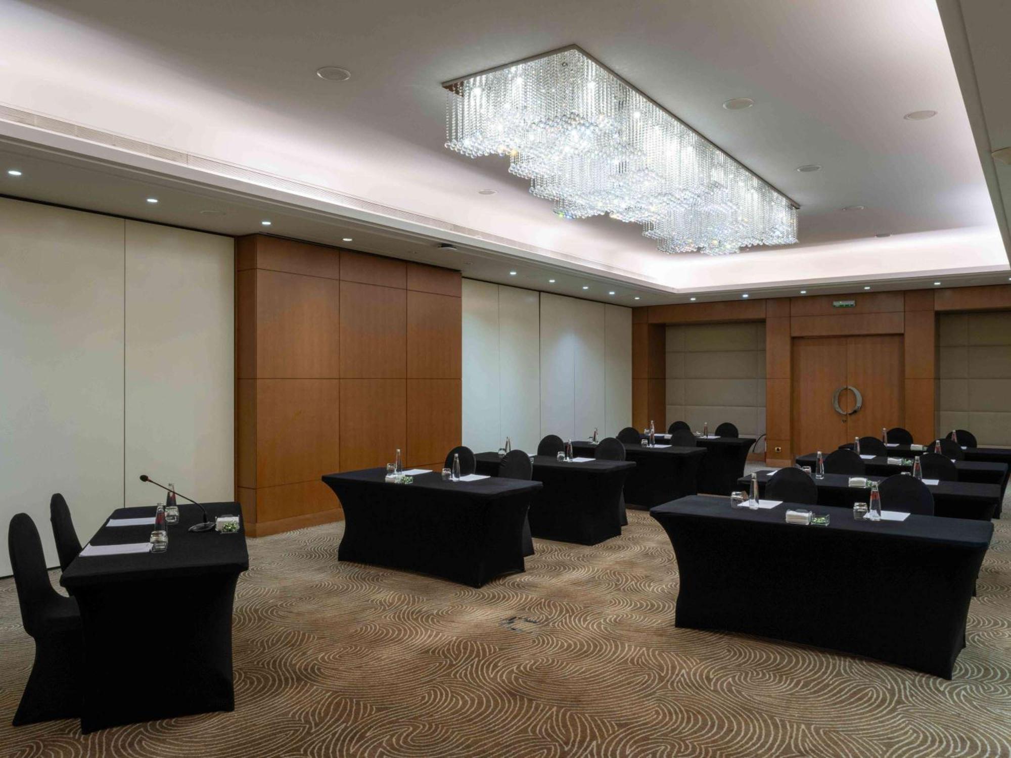 Moevenpick Hotel Бейрут Экстерьер фото