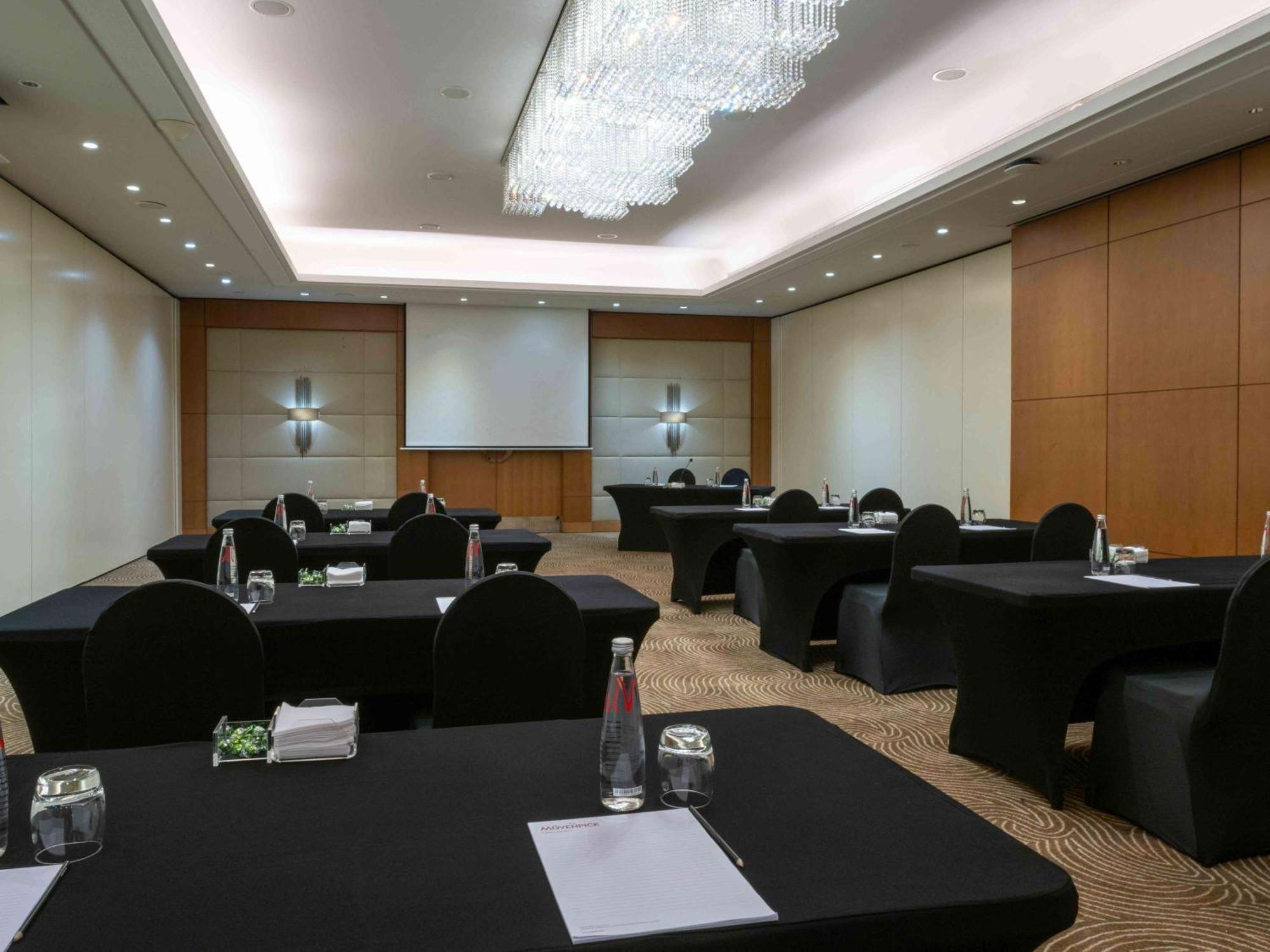 Moevenpick Hotel Бейрут Экстерьер фото