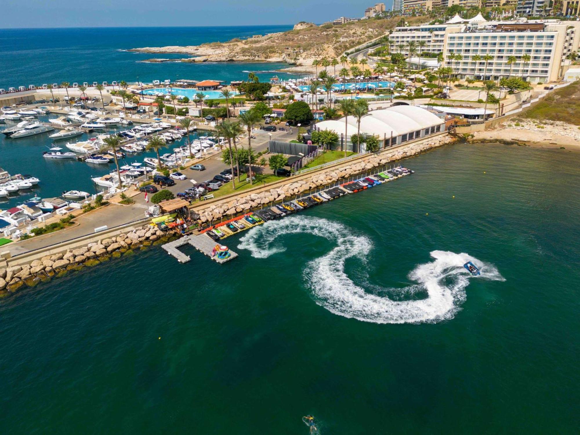 Moevenpick Hotel Бейрут Экстерьер фото