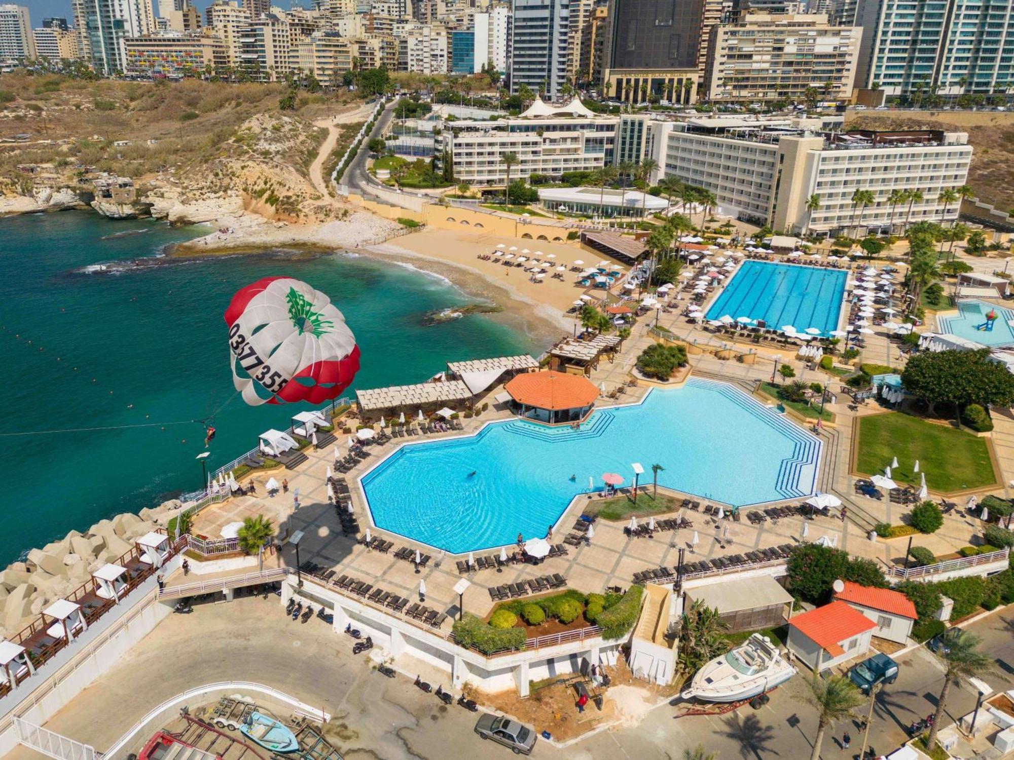 Moevenpick Hotel Бейрут Экстерьер фото