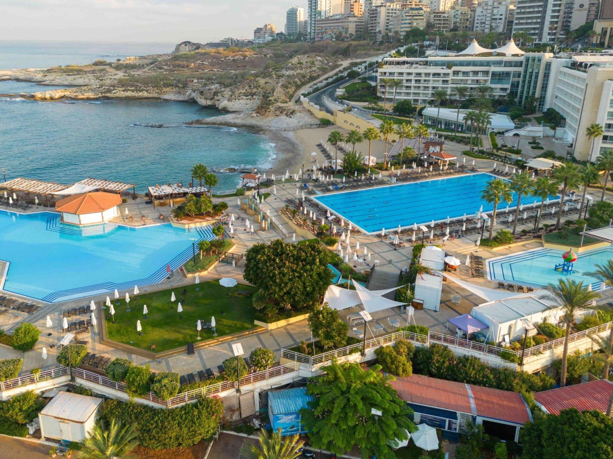 Moevenpick Hotel Бейрут Экстерьер фото